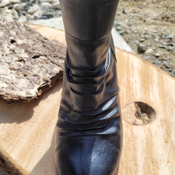 Size 7 American Eagle Bootie - Picture 6 of 8